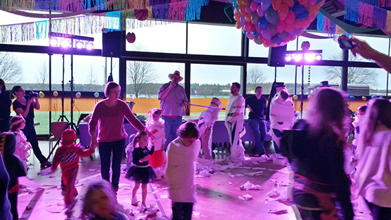 Kinderfasching in Vierhöfen Kinderfasching im Dorfgemeinschaftshaus in Vierhöfen