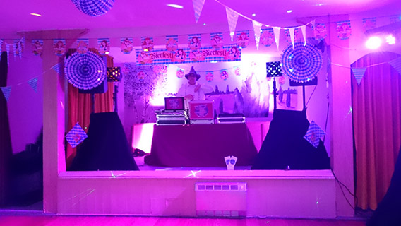 DJ Marco Mitteldorf beim Oktoberfest DJ Marco Mitteldorf beim Oktoberfest am DJ-Pult