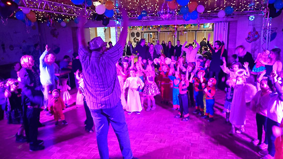 Kinderfasching in Hanstedt Kinderfasching im Schützenhaus in Hanstedt mit vielen verkleideten Kindern